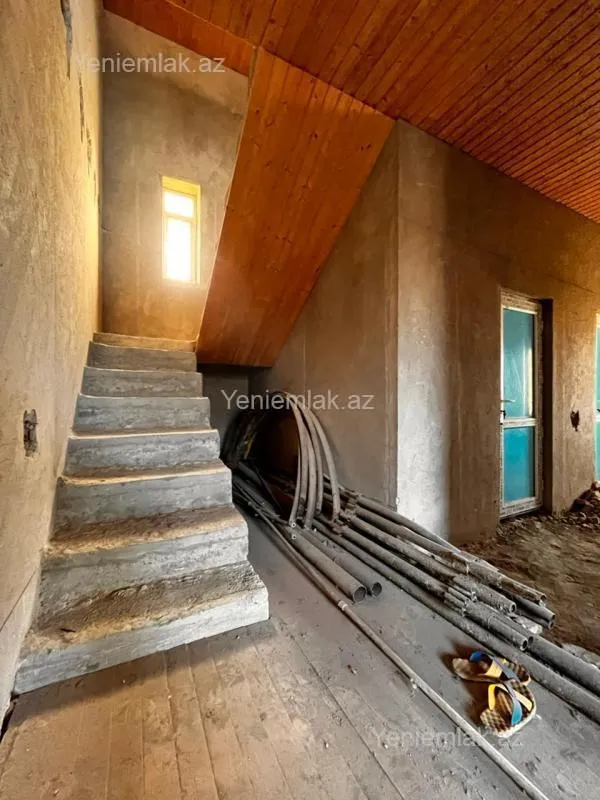 Satılır 5 otaqlı həyət evi 200 m²