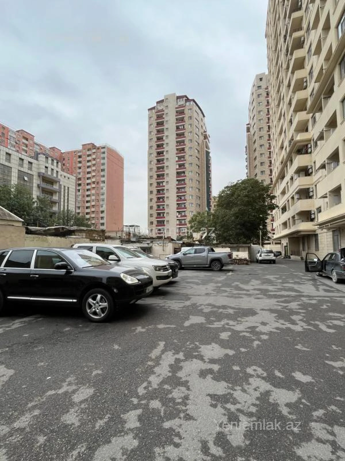 Satılır 3 otaqlı yeni tikili 115 m²