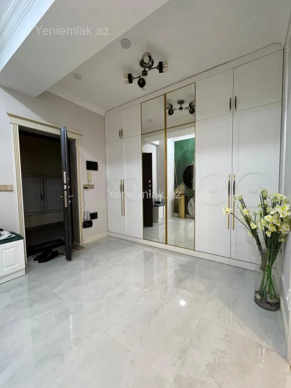 Satılır 3 otaqlı yeni tikili 115 m²