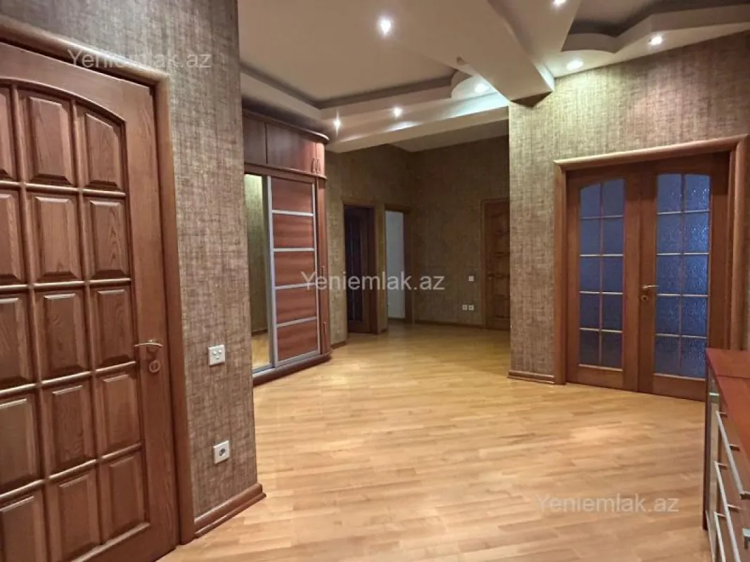Satılır 3 otaqlı yeni tikili 175 m²