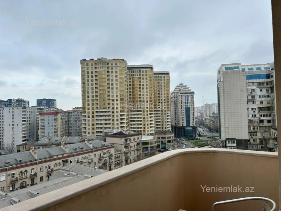 Satılır 3 otaqlı yeni tikili 175 m²