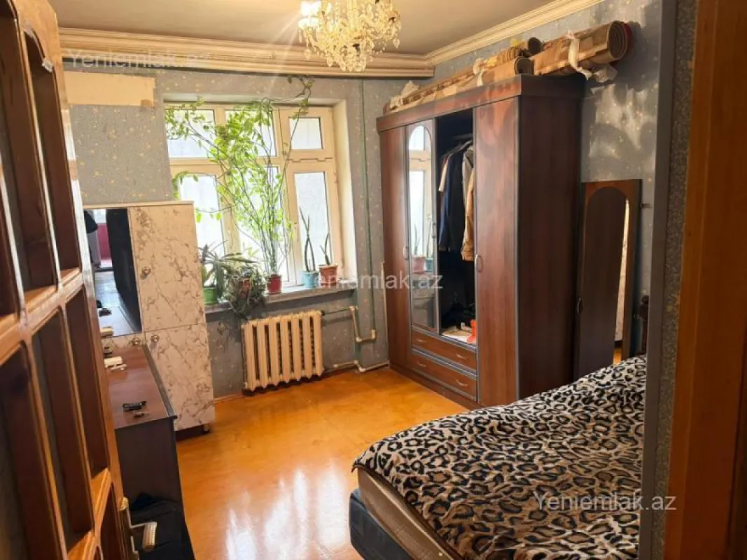 Satılır 2 otaqlı köhnə tikili 65 m²