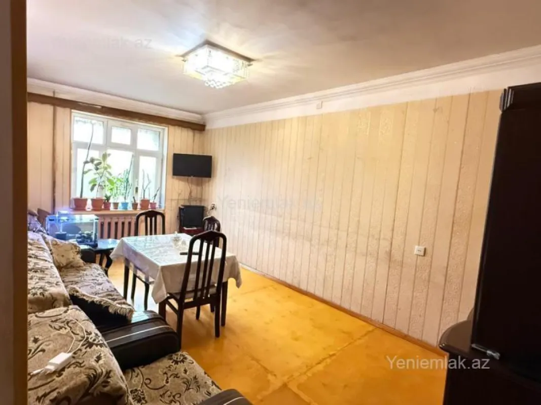 Satılır 2 otaqlı köhnə tikili 65 m²