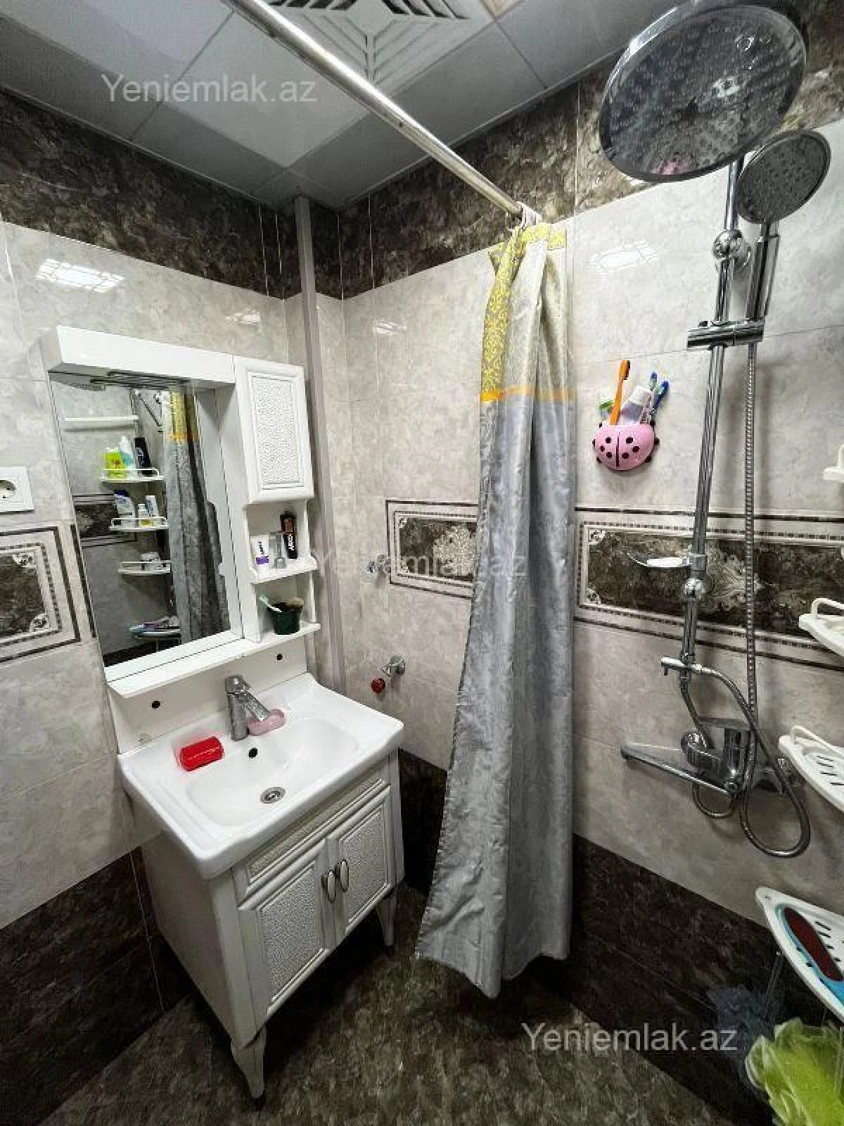 Satılır 3 otaqlı köhnə tikili 75 m²