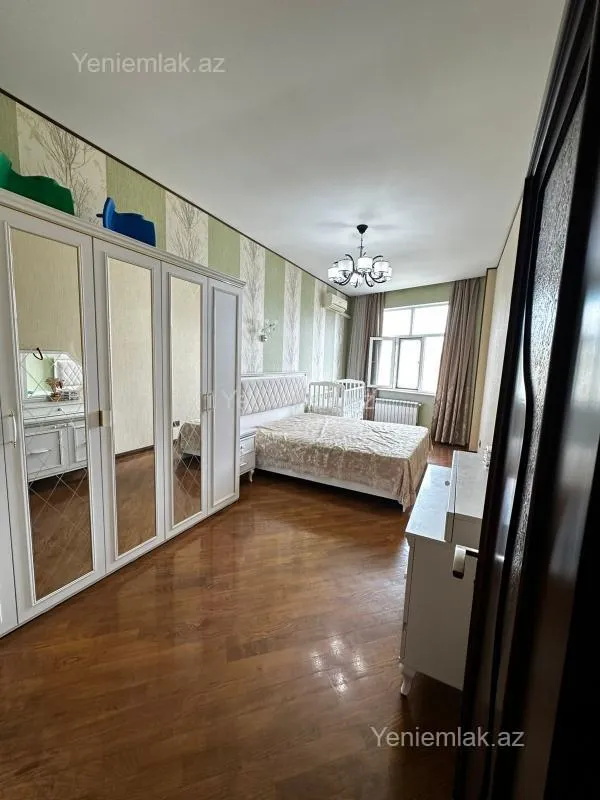 Satılır 3 otaqlı yeni tikili 125 m²