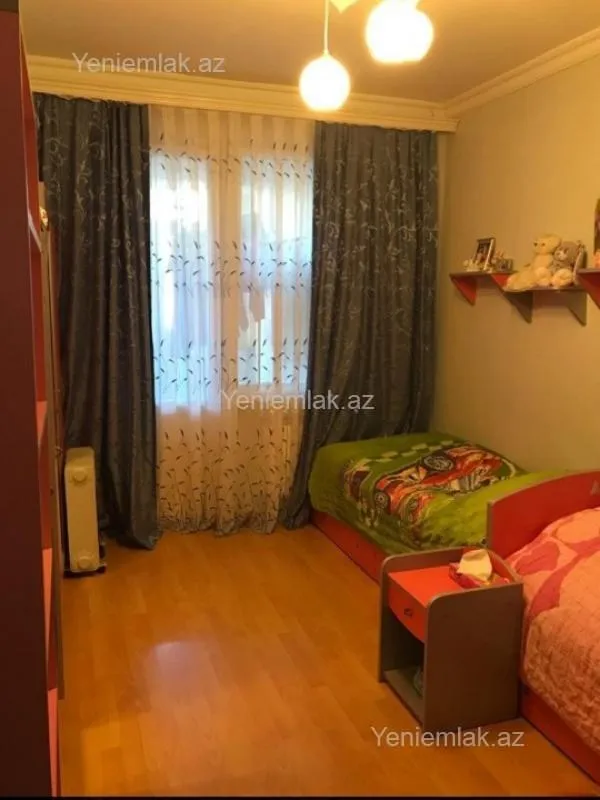 Satılır 5 otaqlı köhnə tikili 110 m²