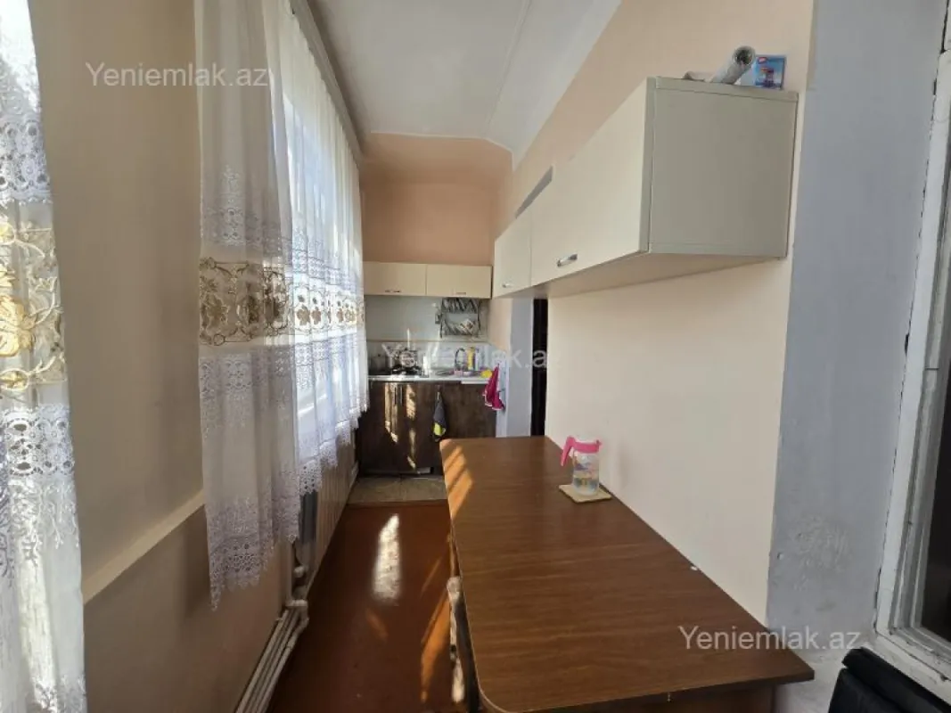 Satılır 2 otaqlı köhnə tikili 60 m²