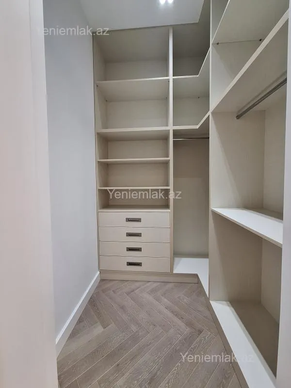 Satılır 4 otaqlı yeni tikili 205 m²