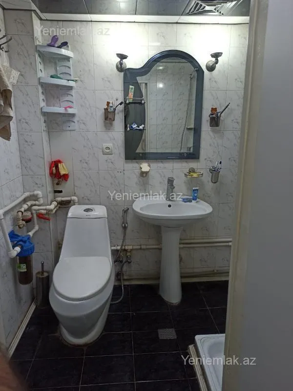 Satılır 3 otaqlı köhnə tikili 70 m²
