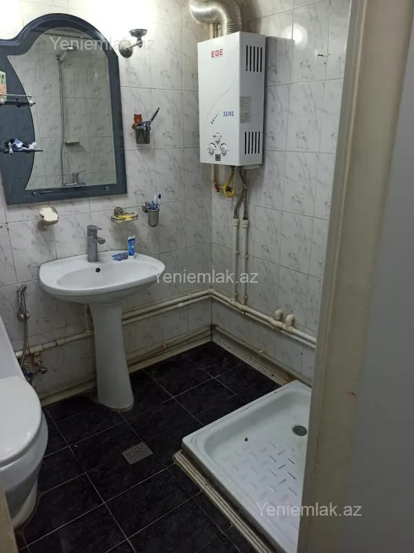 Satılır 3 otaqlı köhnə tikili 70 m²