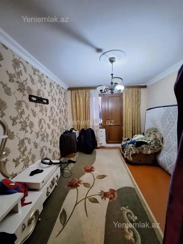 Satılır 4 otaqlı köhnə tikili 90 m²