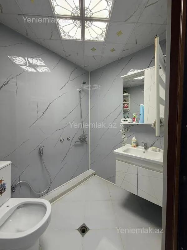 Satılır 4 otaqlı köhnə tikili 75 m²