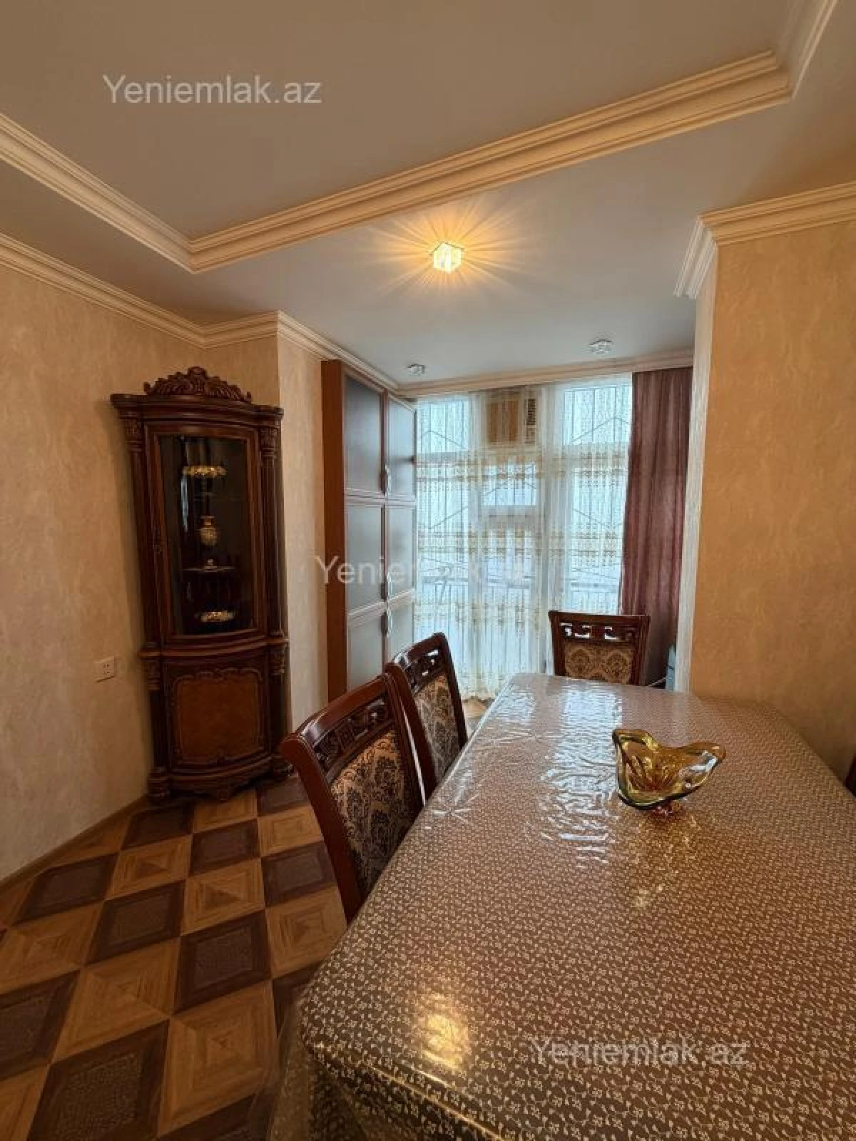 Satılır 4 otaqlı köhnə tikili 75 m²