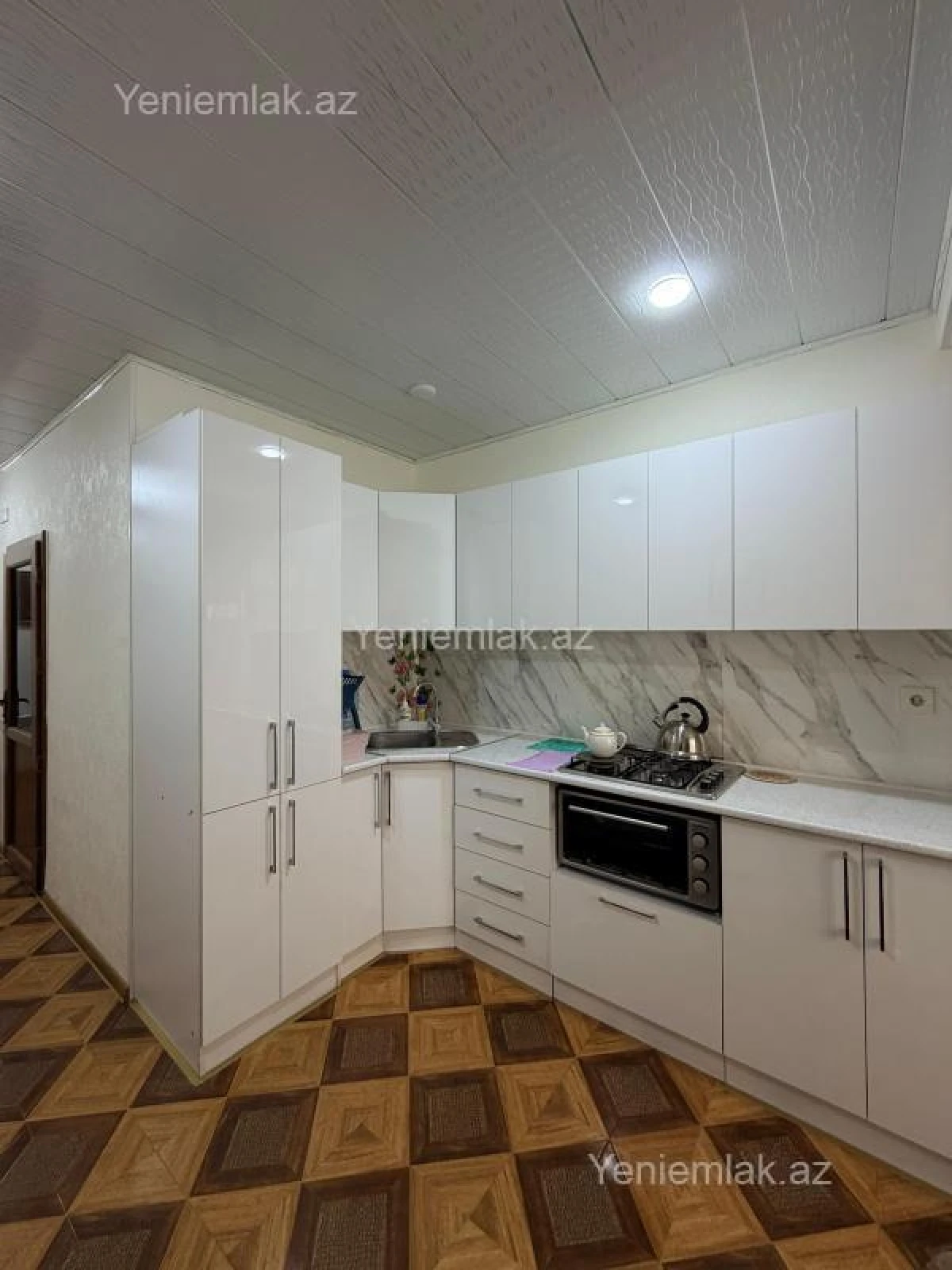 Satılır 4 otaqlı köhnə tikili 75 m²