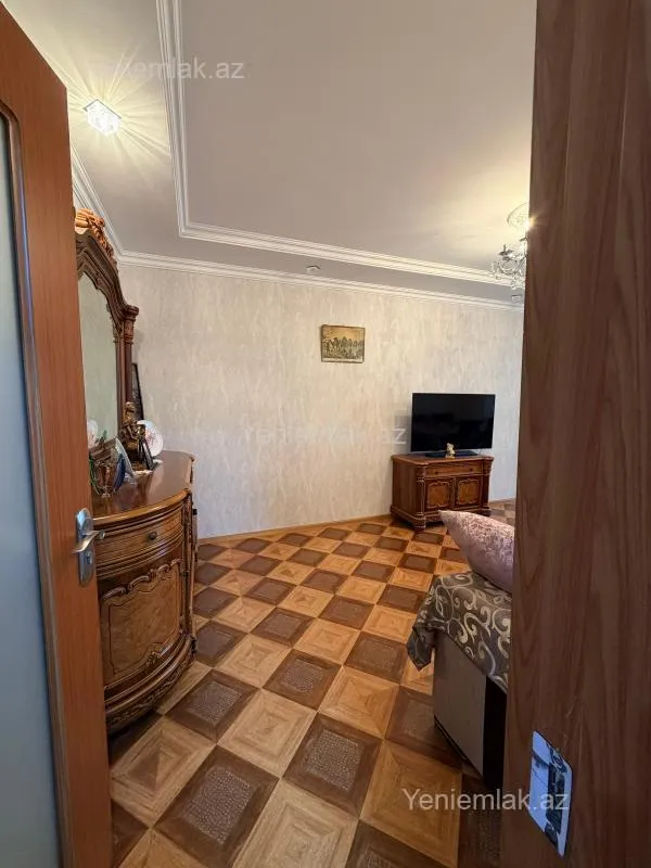 Satılır 4 otaqlı köhnə tikili 75 m²