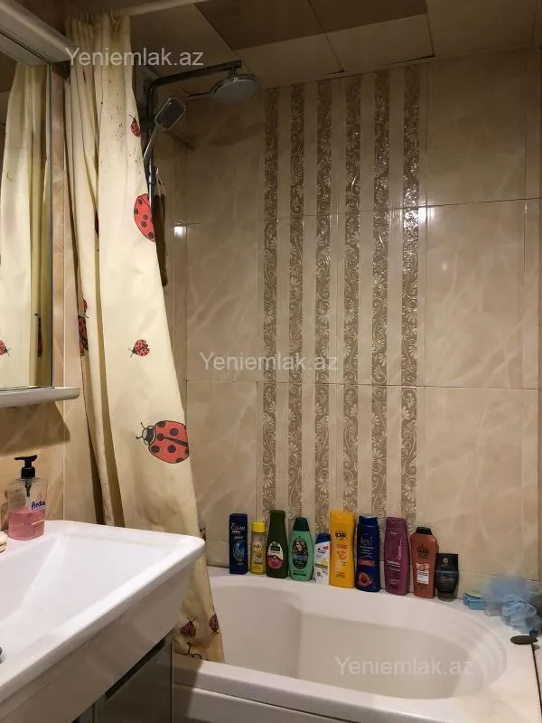 Satılır 3 otaqlı köhnə tikili 75 m²