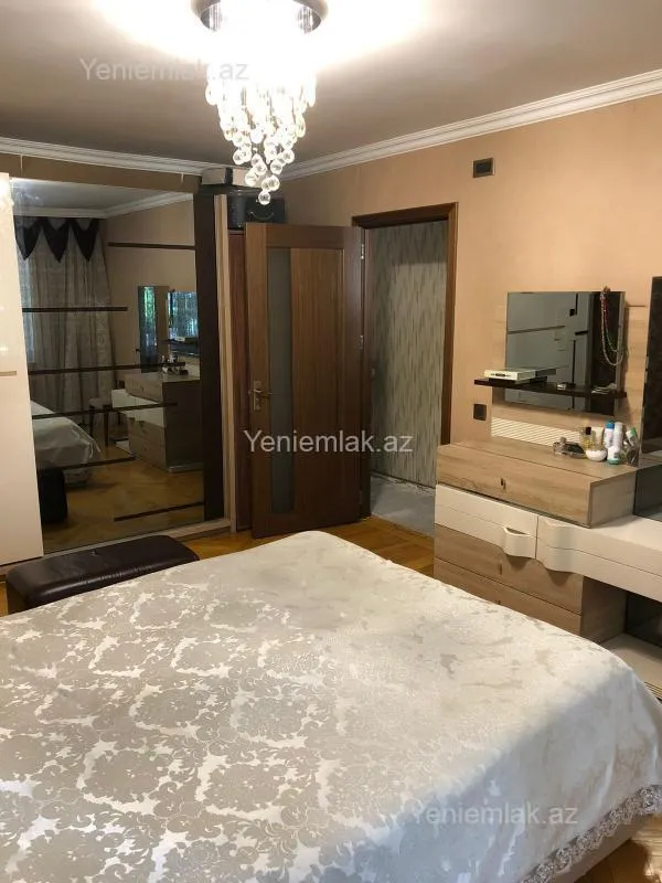 Satılır 3 otaqlı köhnə tikili 75 m²