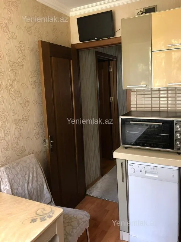 Satılır 3 otaqlı köhnə tikili 75 m²