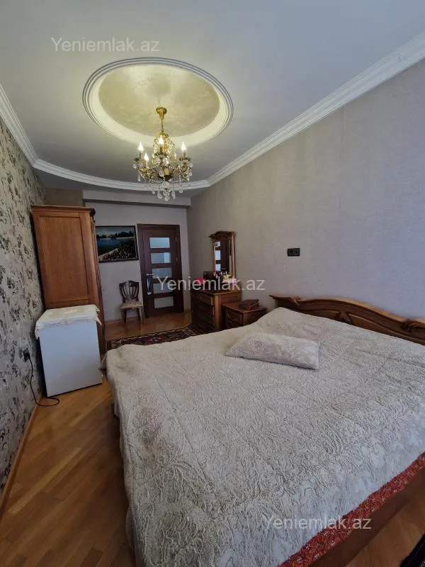 Satılır 4 otaqlı yeni tikili 160 m²