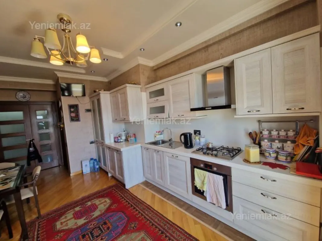 Satılır 4 otaqlı yeni tikili 160 m²