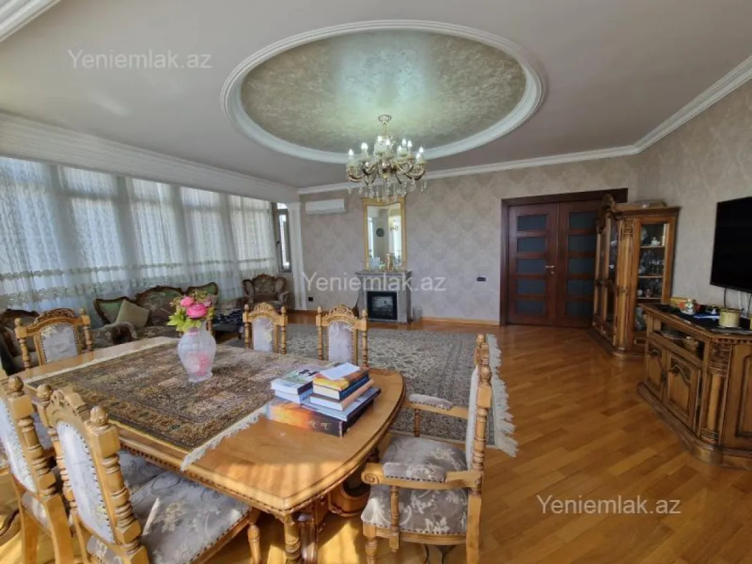Satılır 4 otaqlı yeni tikili 160 m²
