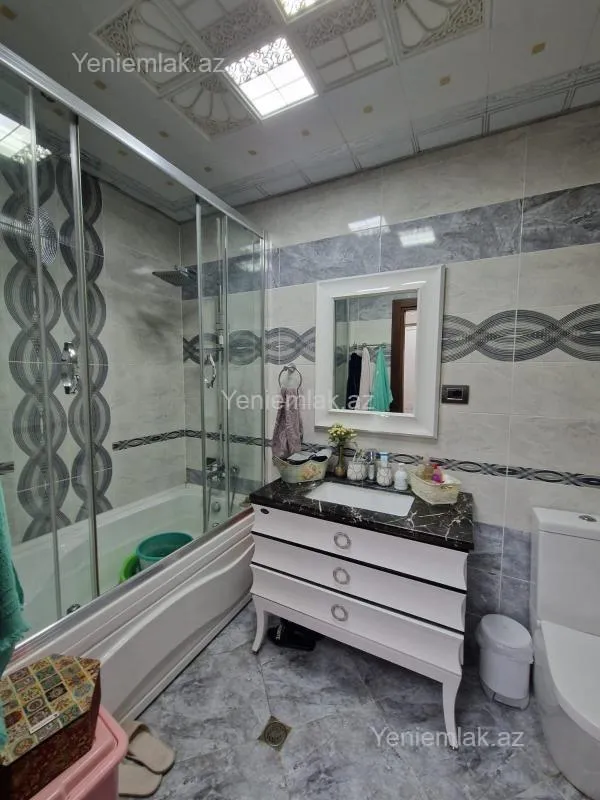 Satılır 4 otaqlı yeni tikili 160 m²