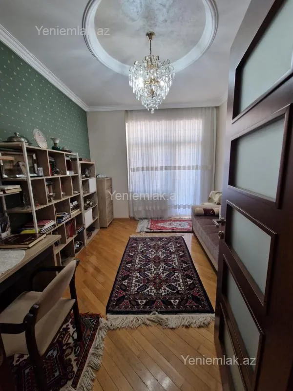 Satılır 4 otaqlı yeni tikili 160 m²