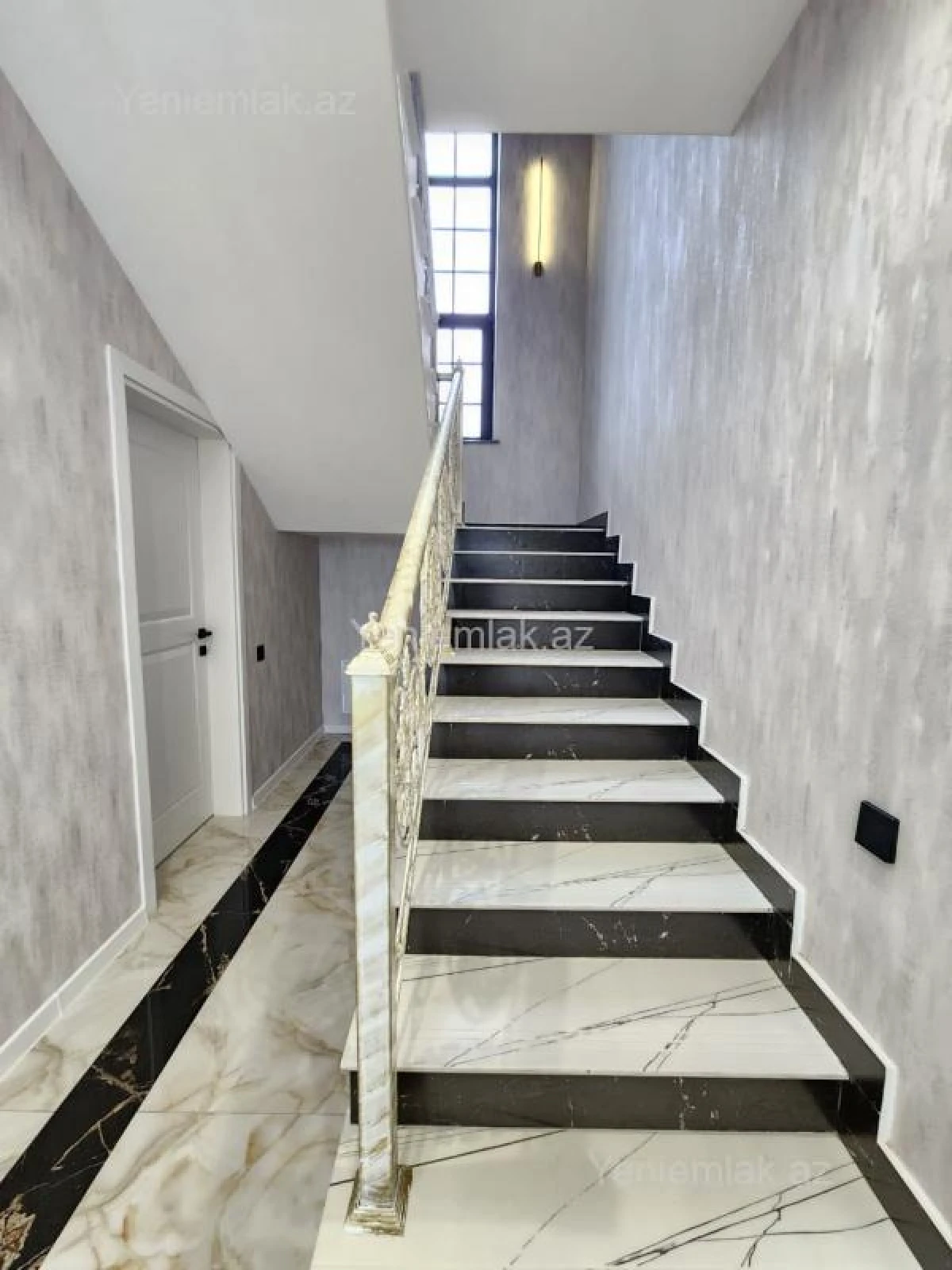 Satılır 5 otaqlı həyət evi 250 m²