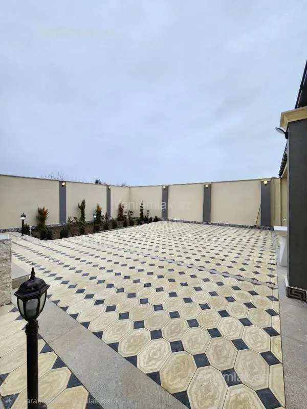 Satılır 5 otaqlı həyət evi 250 m²