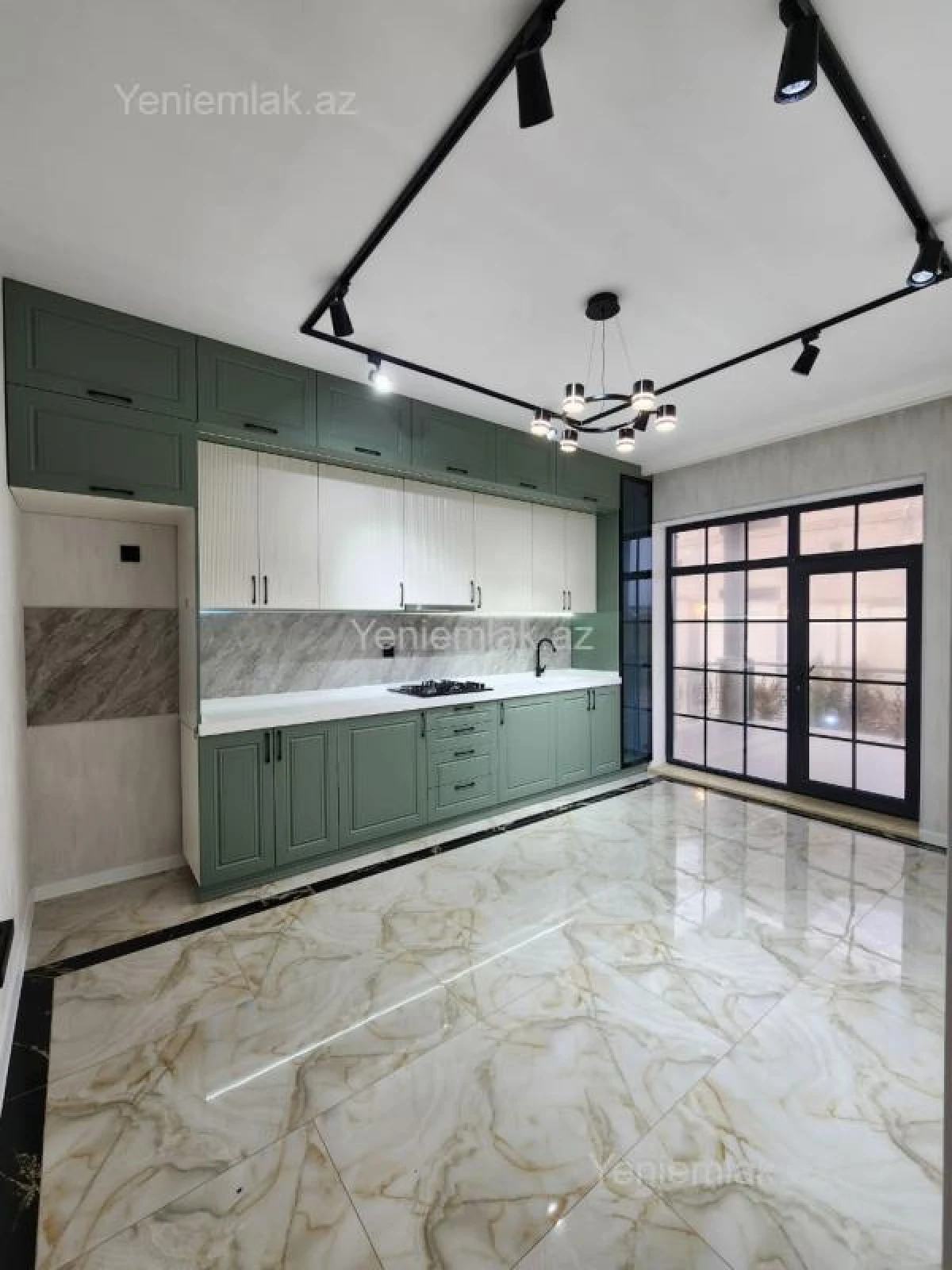 Satılır 5 otaqlı həyət evi 250 m²