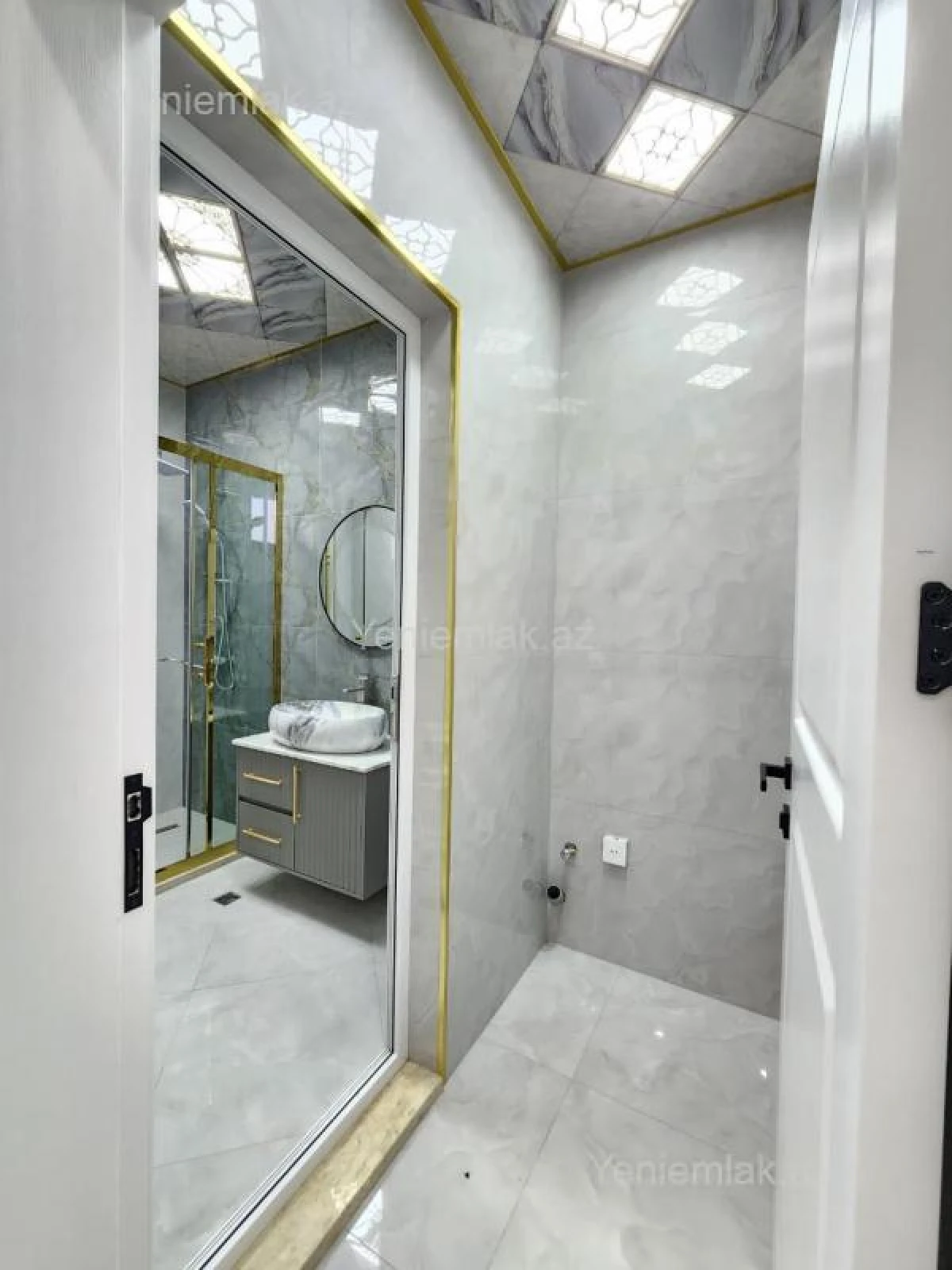 Satılır 5 otaqlı həyət evi 250 m²