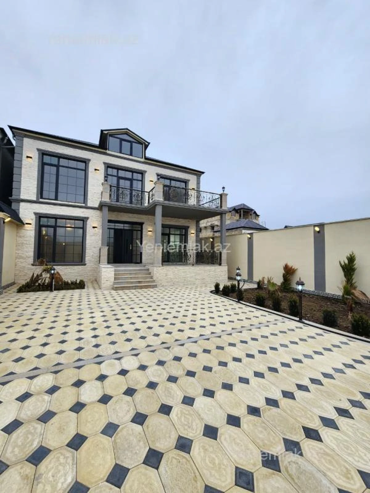 Satılır 5 otaqlı həyət evi 250 m²