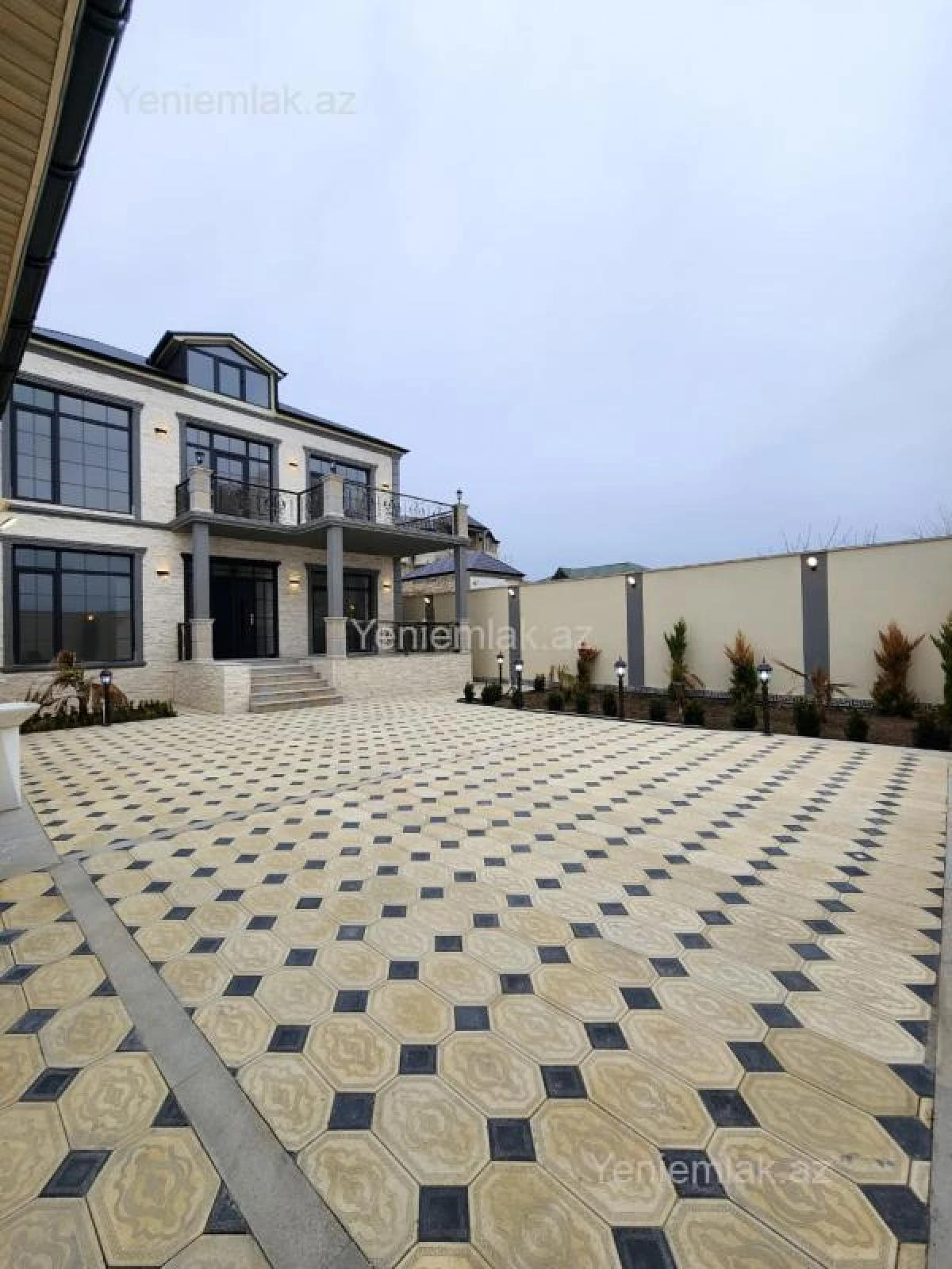 Satılır 5 otaqlı həyət evi 250 m²