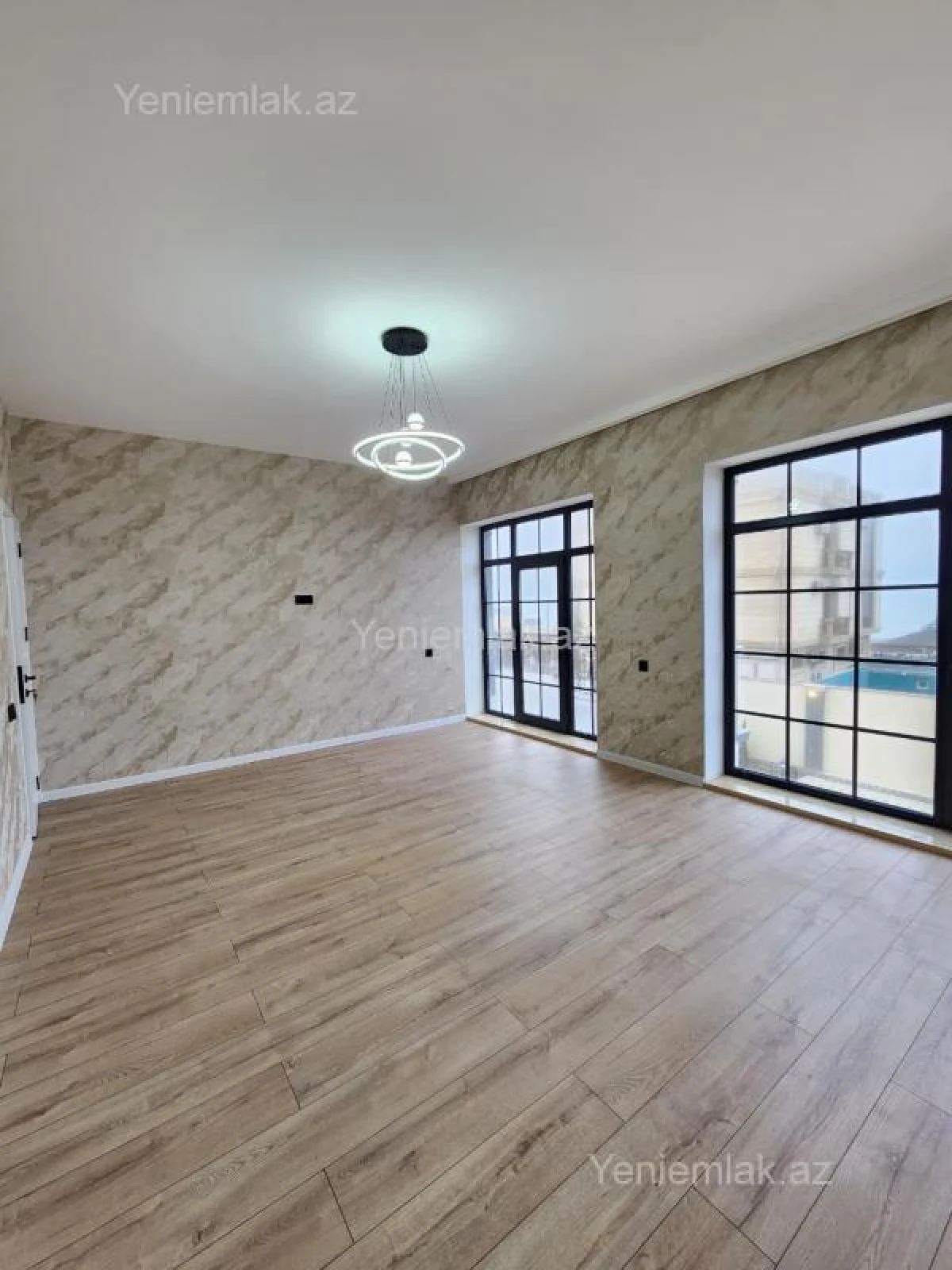 Satılır 5 otaqlı həyət evi 250 m²