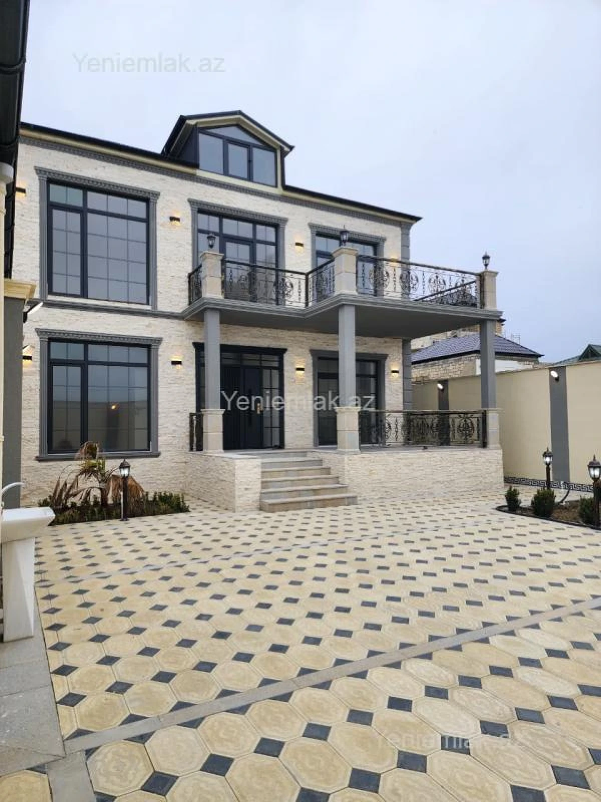 Satılır 5 otaqlı həyət evi 250 m²