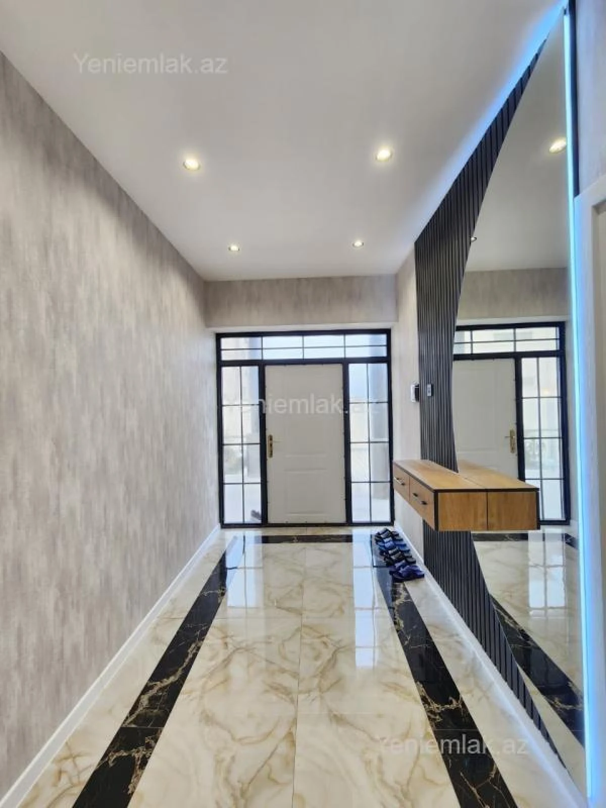 Satılır 5 otaqlı həyət evi 250 m²