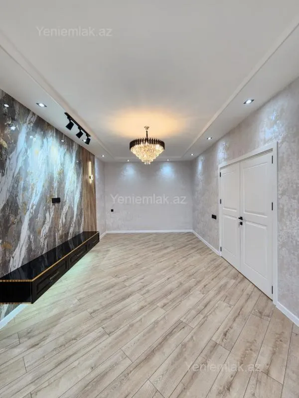 Satılır 5 otaqlı həyət evi 250 m²