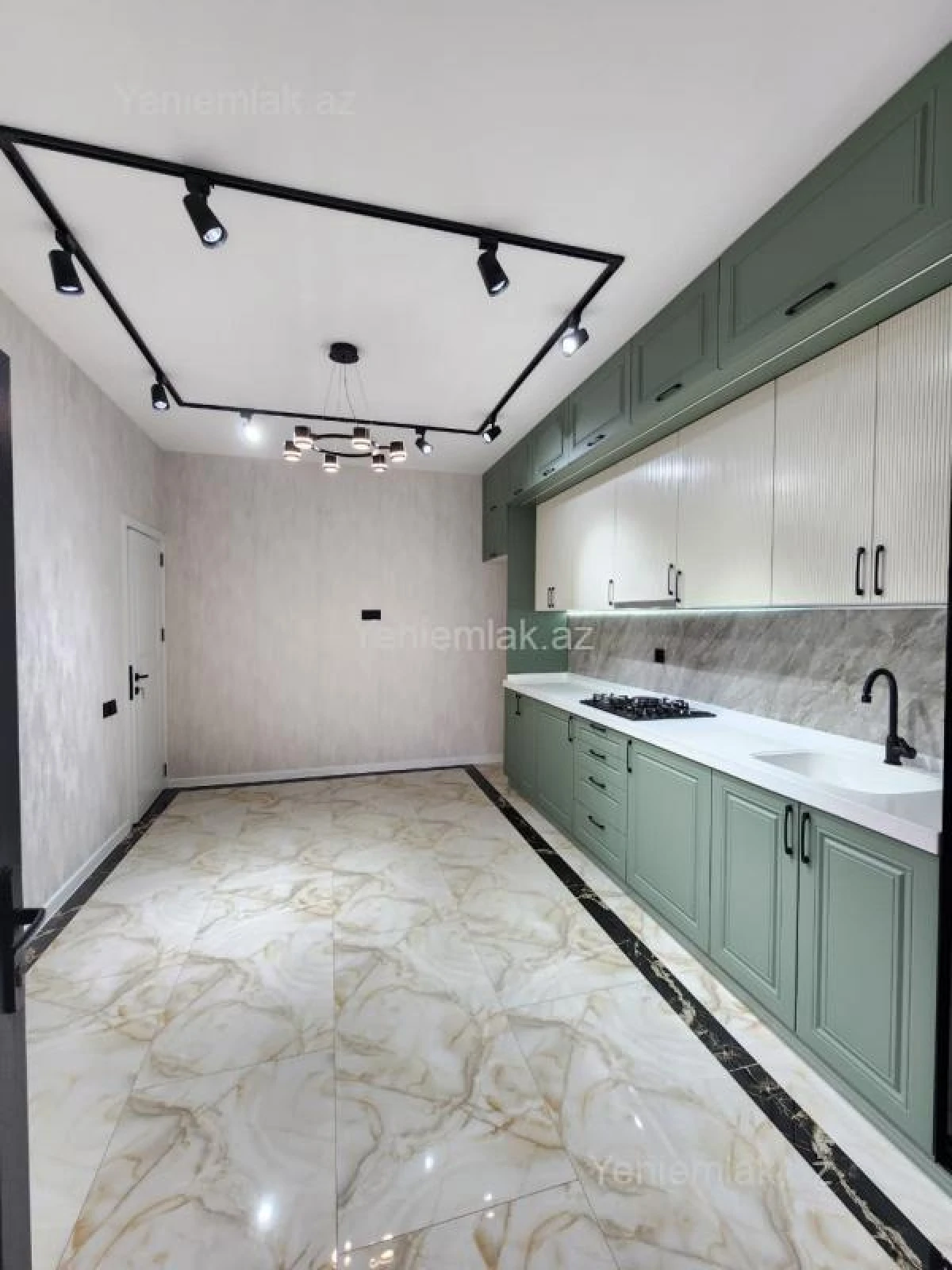 Satılır 5 otaqlı həyət evi 250 m²