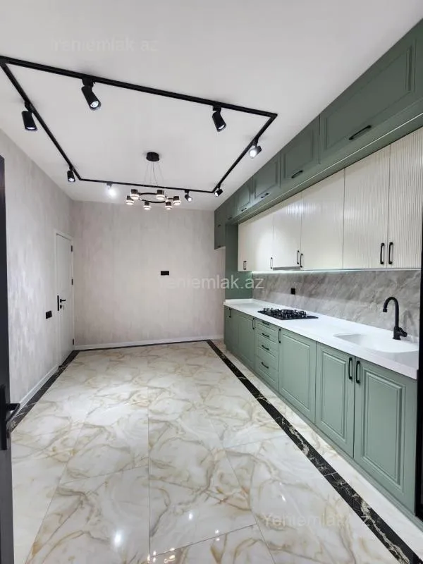 Satılır 5 otaqlı həyət evi 250 m²