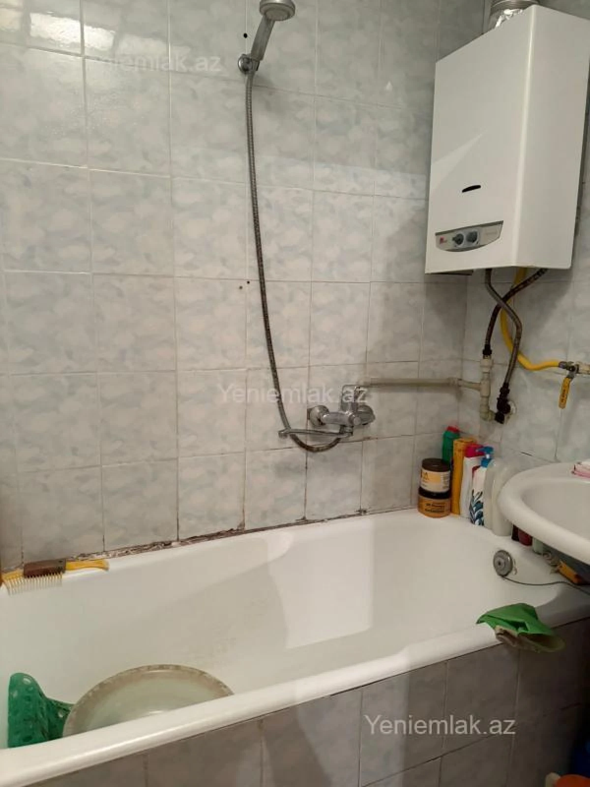 Satılır 3 otaqlı köhnə tikili 75 m²