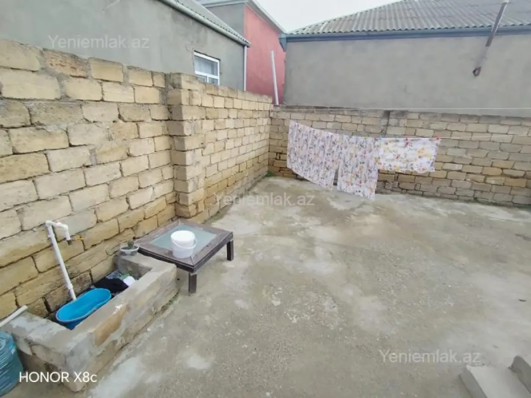 Satılır 6 otaqlı həyət evi 200 m²