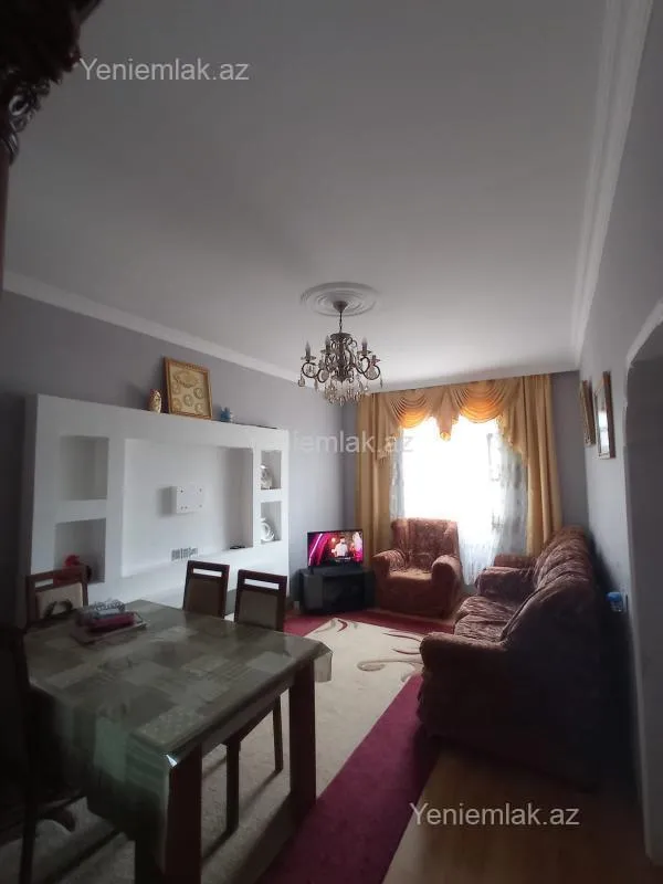 Satılır 6 otaqlı həyət evi 200 m²