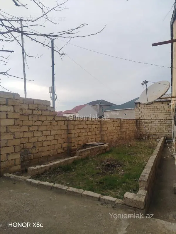 Satılır 6 otaqlı həyət evi 200 m²