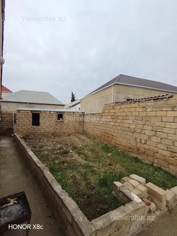 Satılır 6 otaqlı həyət evi 200 m²