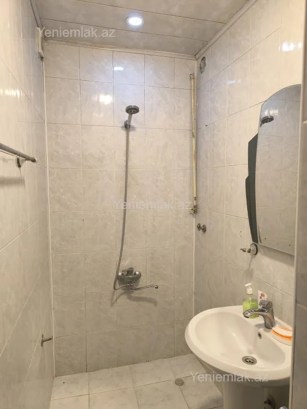 Satılır 3 otaqlı köhnə tikili 80 m²