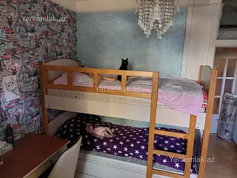 Satılır 4 otaqlı köhnə tikili 100 m²