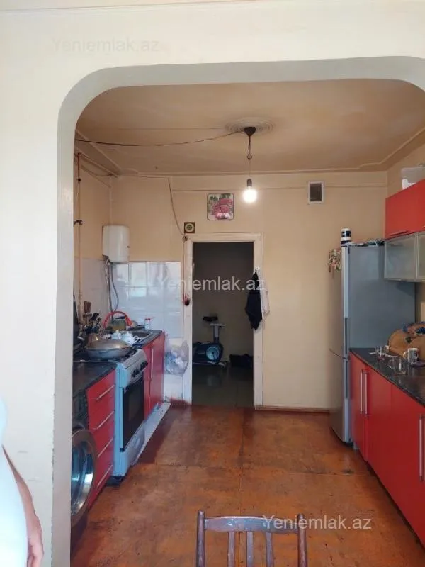 Satılır 4 otaqlı köhnə tikili 100 m²