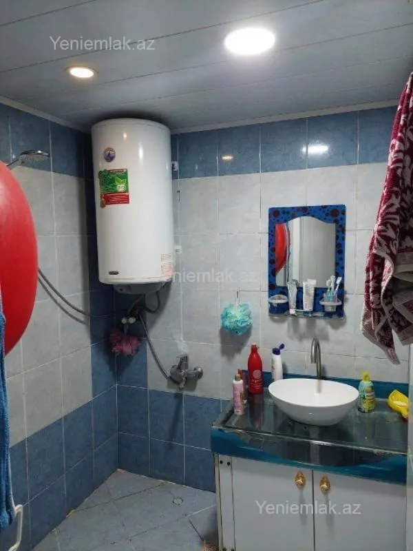 Satılır 4 otaqlı köhnə tikili 100 m²