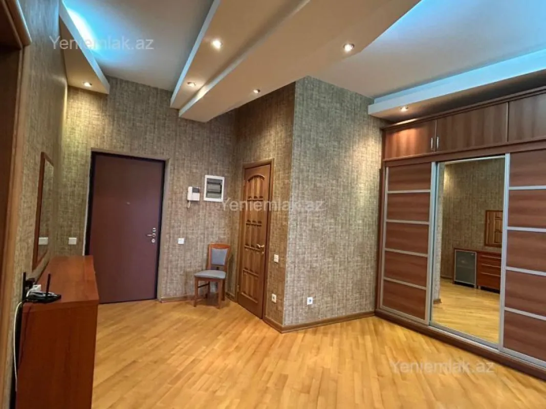 Satılır 3 otaqlı yeni tikili 175 m²