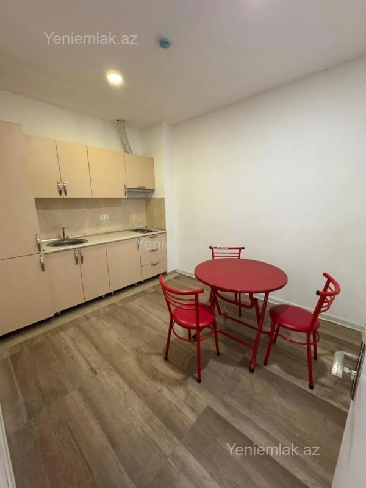Satılır 5 otaqlı ofis 252 m²